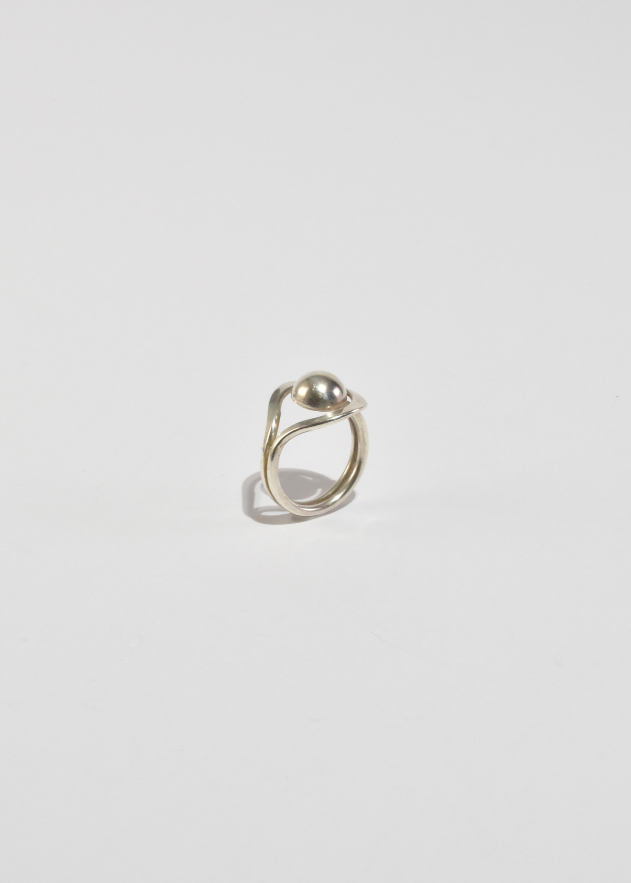 Sphere Loop Ring