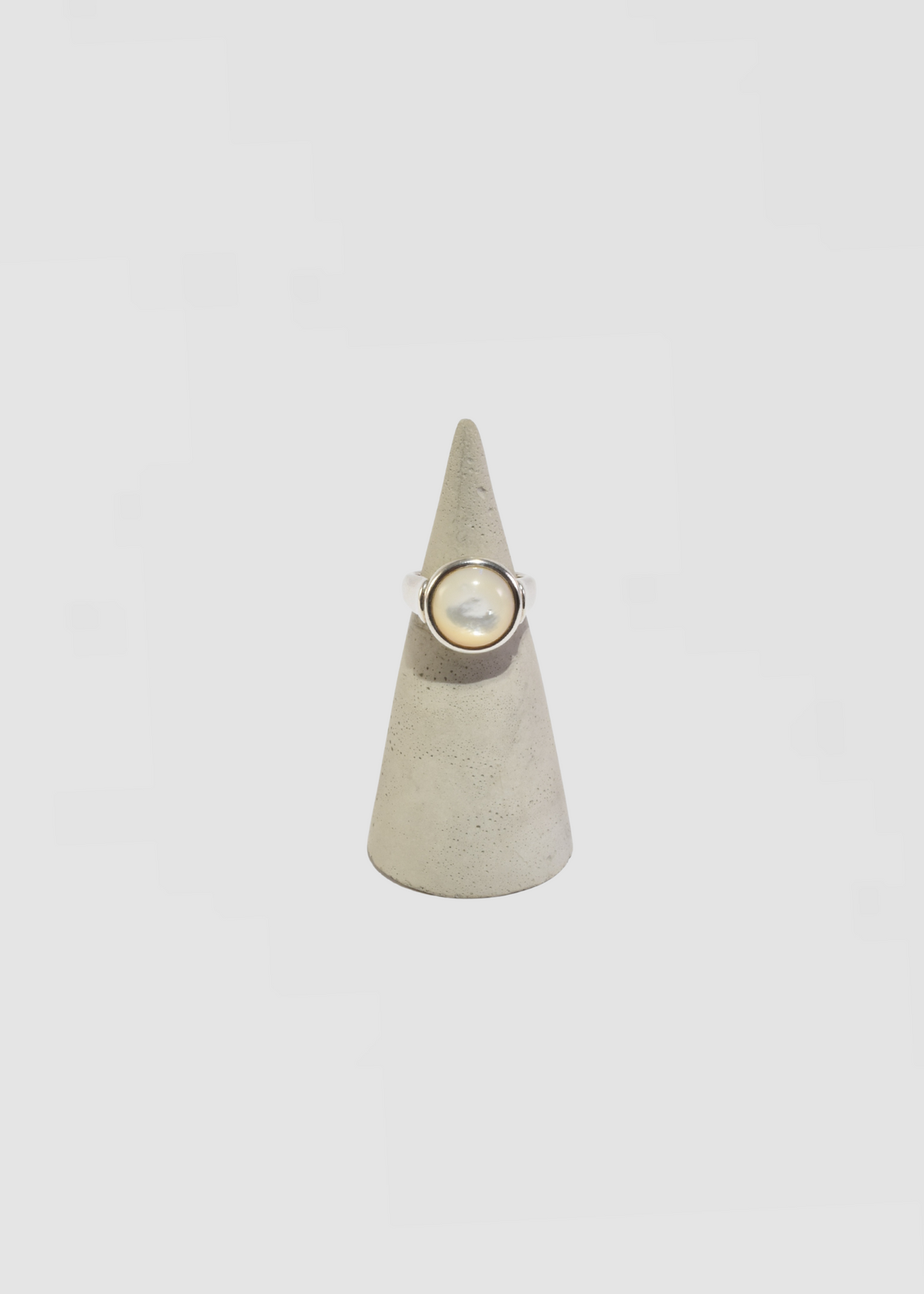 Round Mother of Pearl Ring