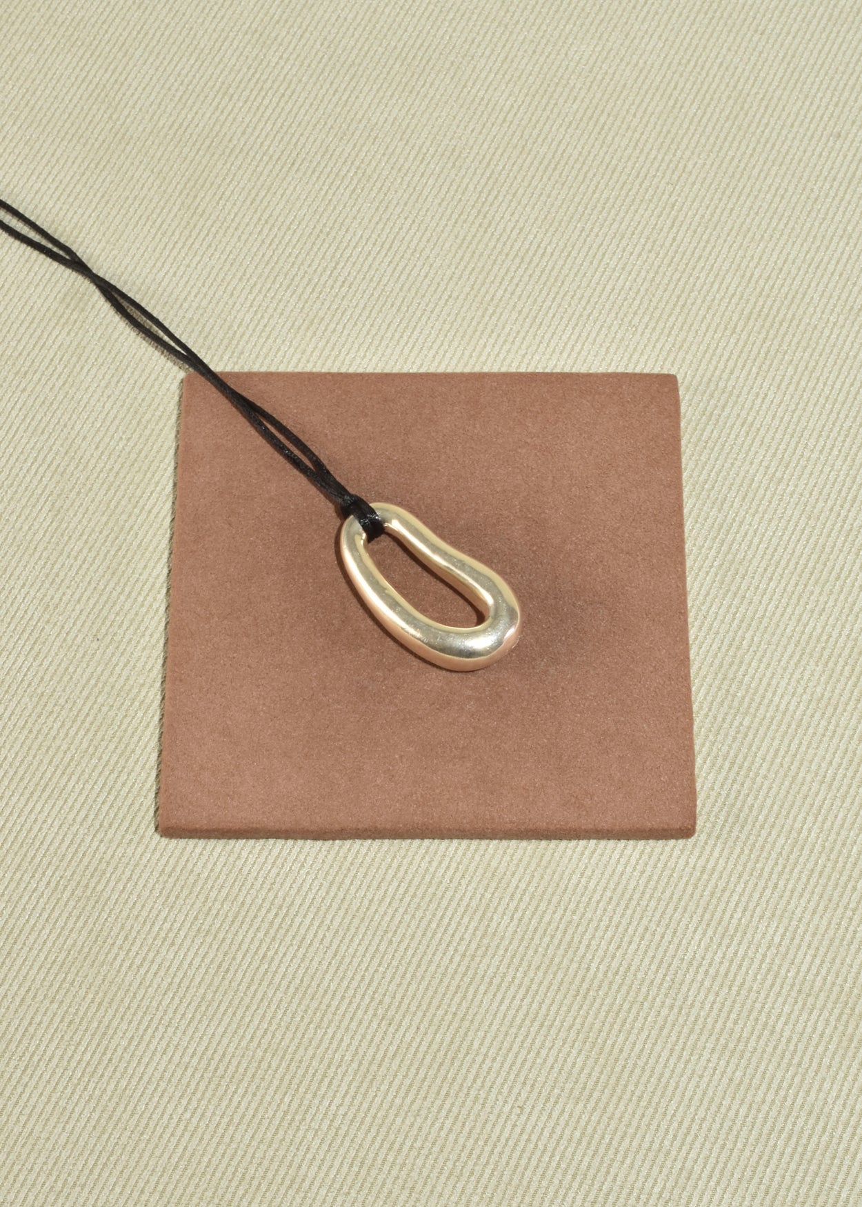 Organic Oval Pendant Necklace
