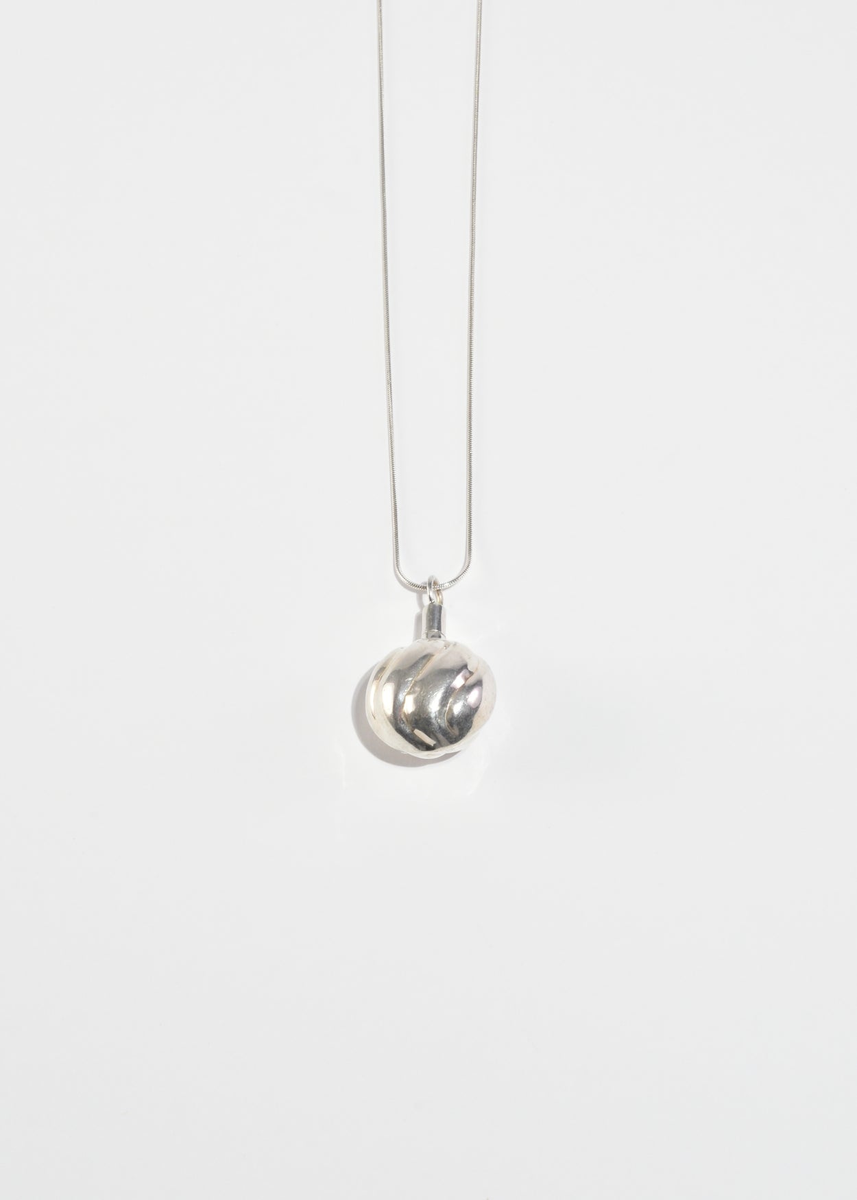 Ribbed Perfume Bottle Pendant Necklace