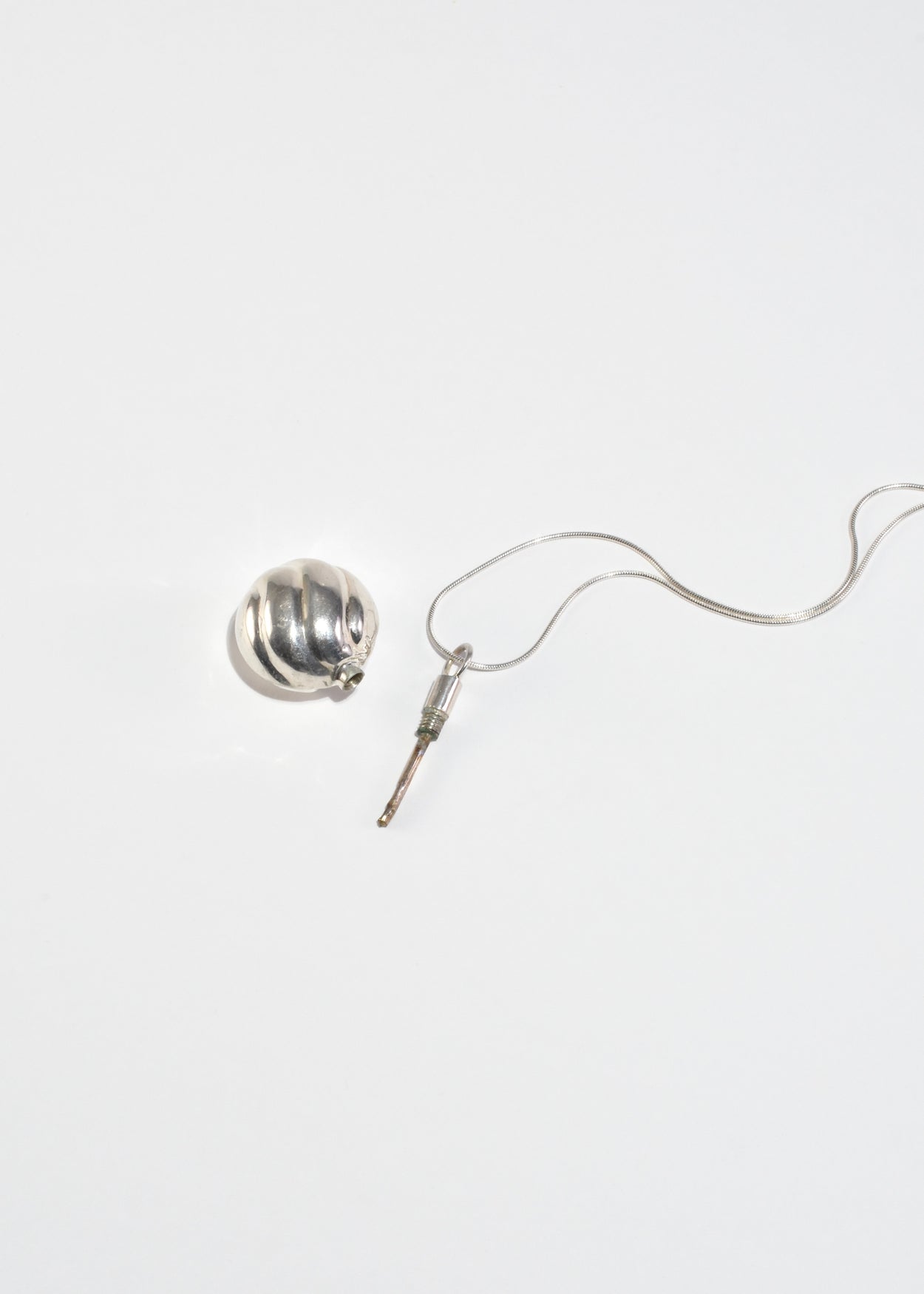 Ribbed Perfume Bottle Pendant Necklace