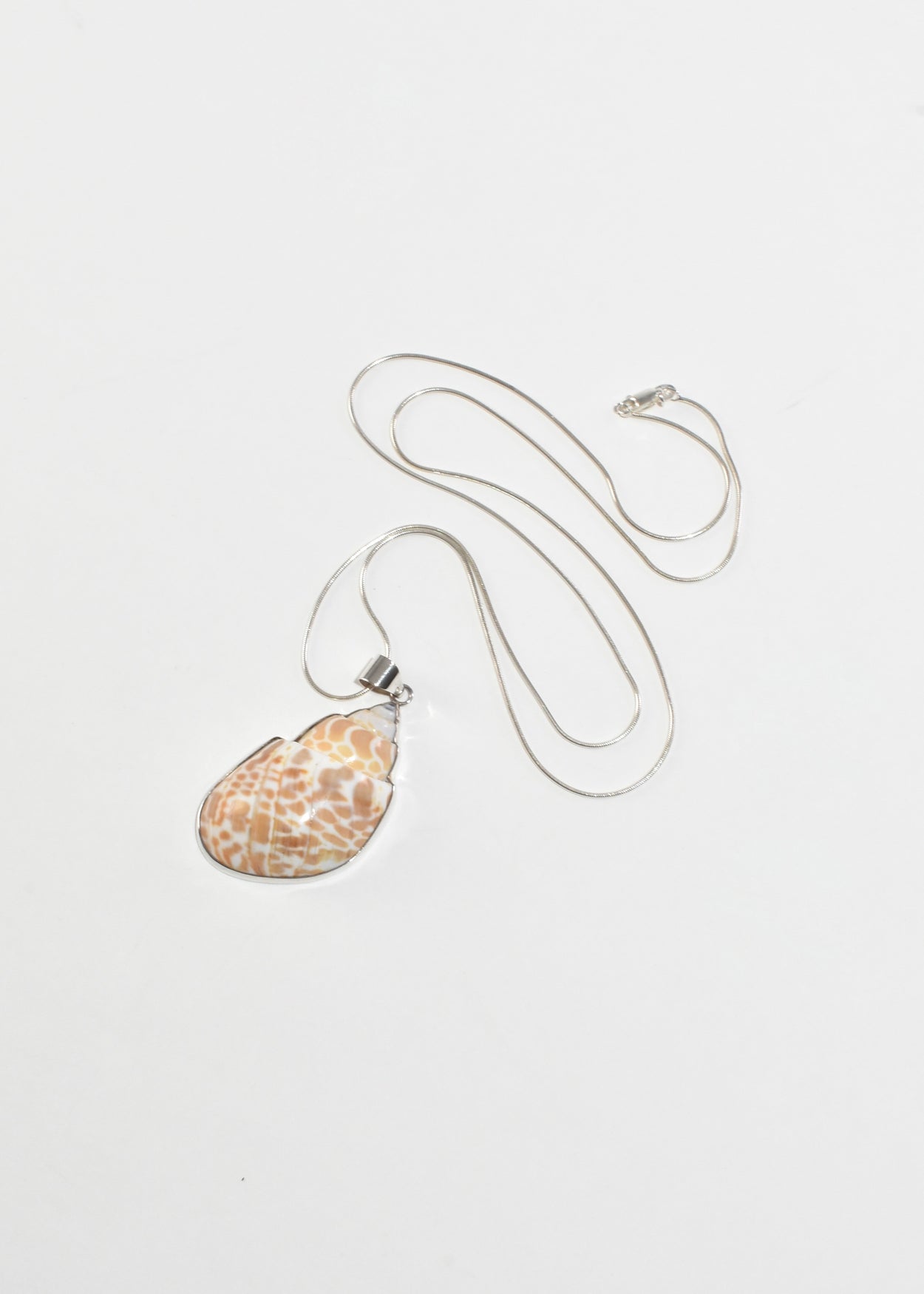 Shell Pendant Necklace