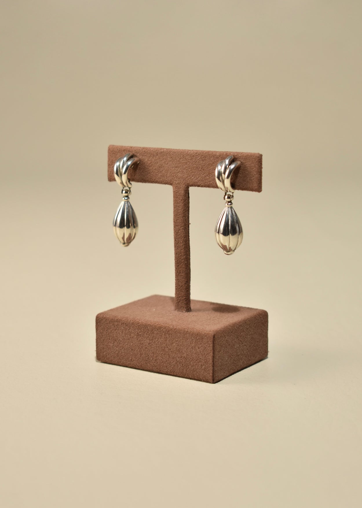 Ribbed Drop Earrings