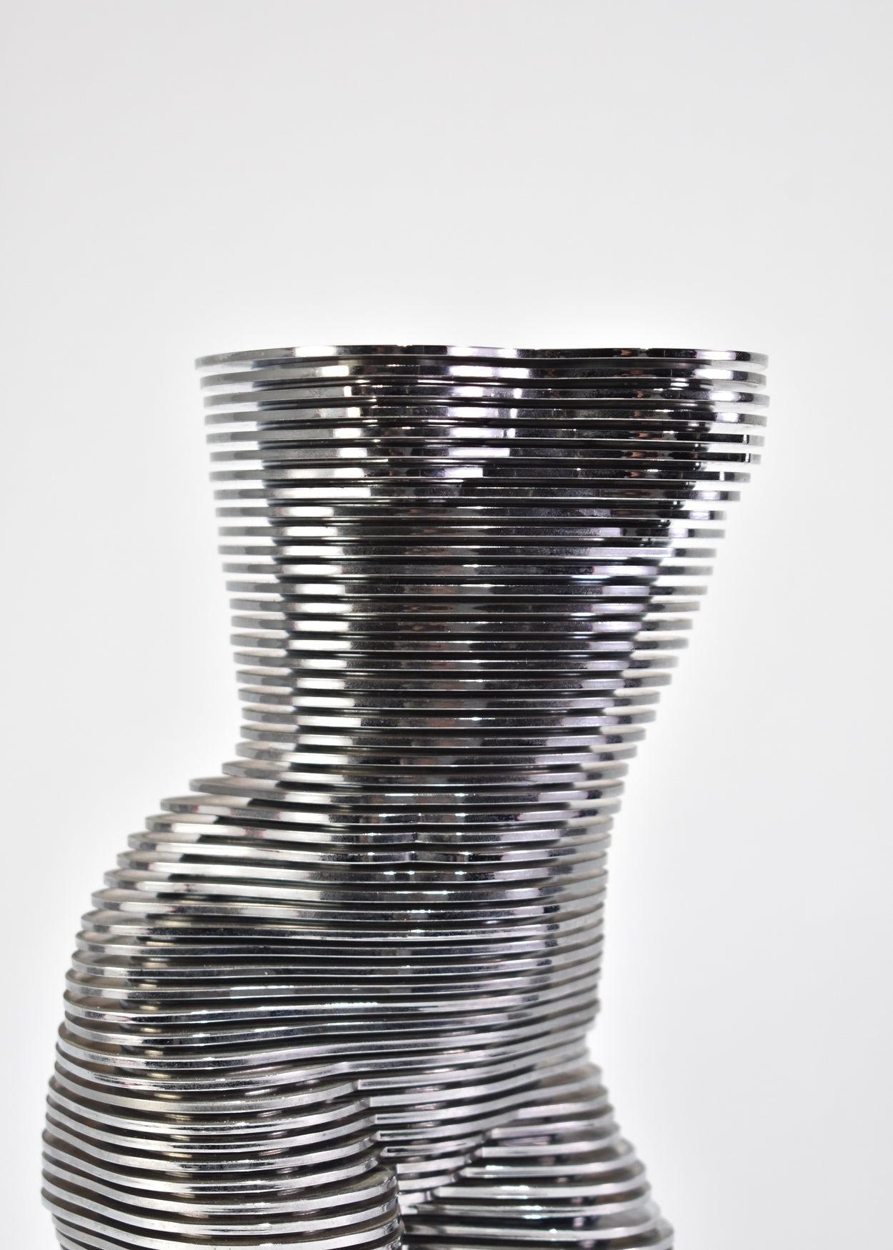 Dynamic 'Eva' Sculpture