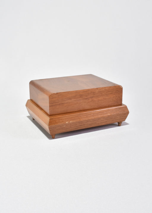 Expanding Cigarette Box