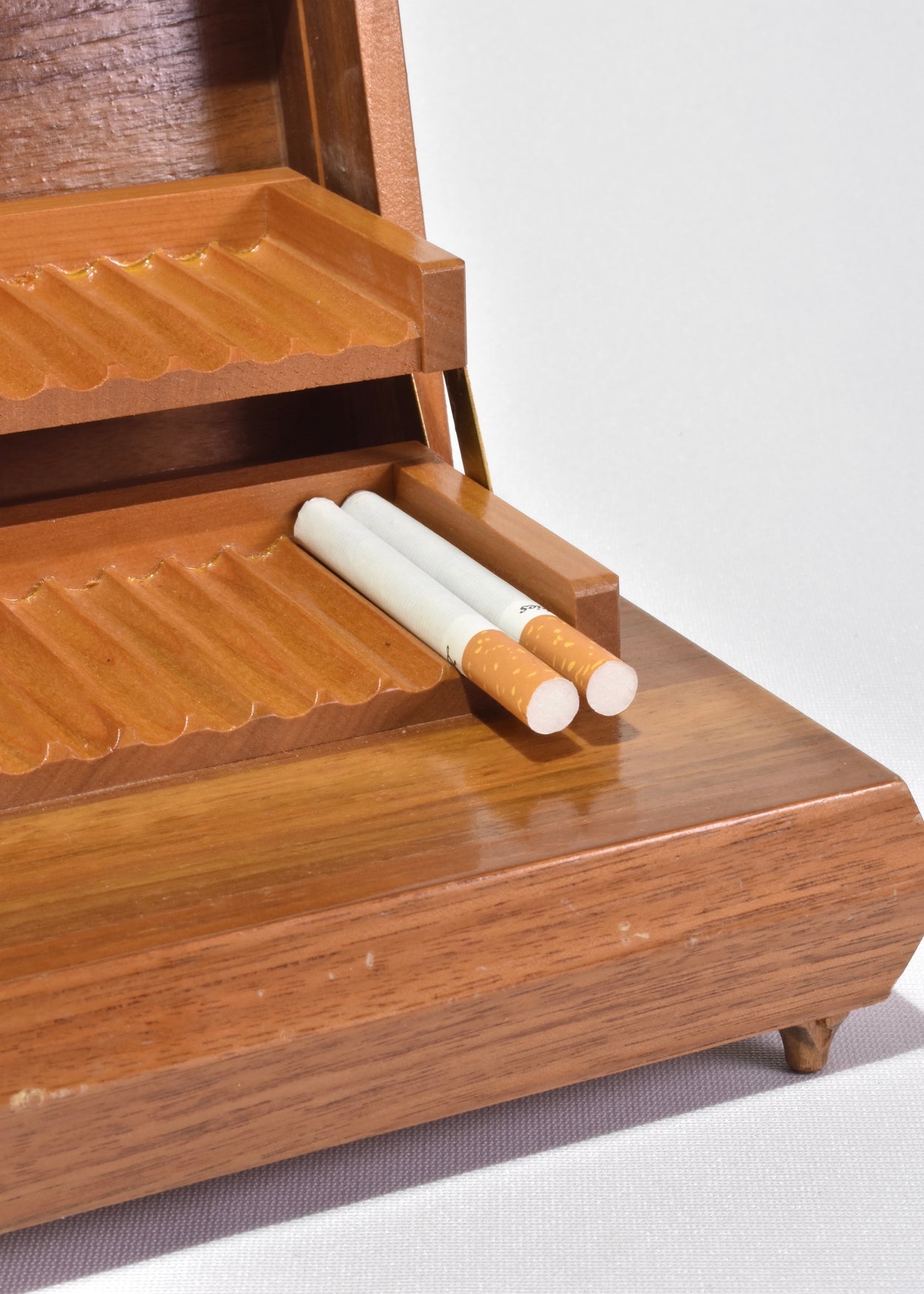 Expanding Cigarette Box