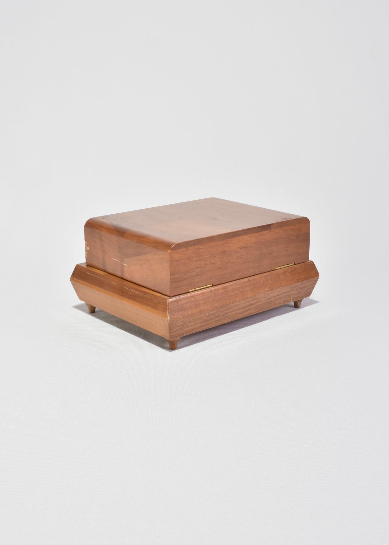 Expanding Cigarette Box