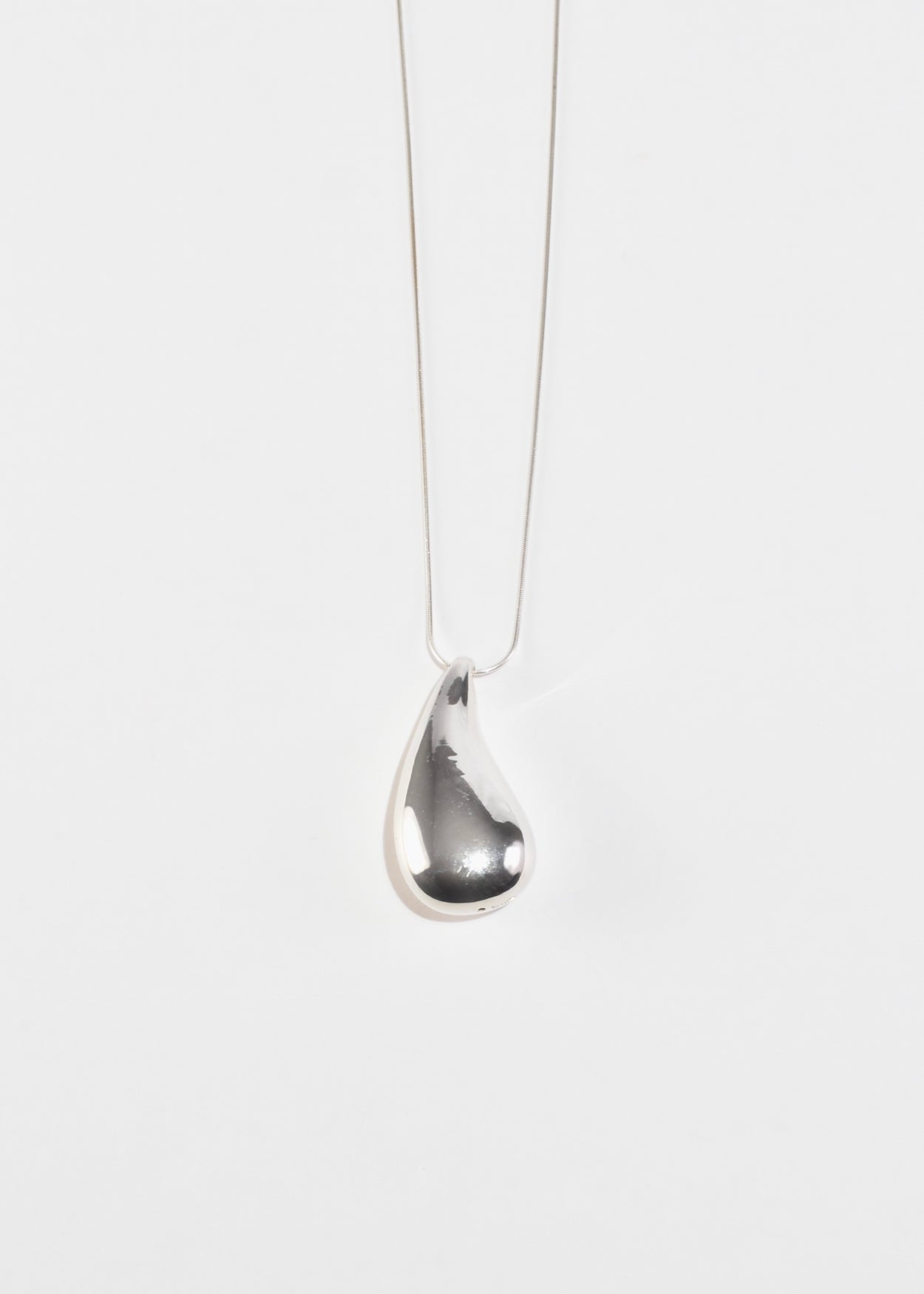 Curve Teardrop Pendant Necklace