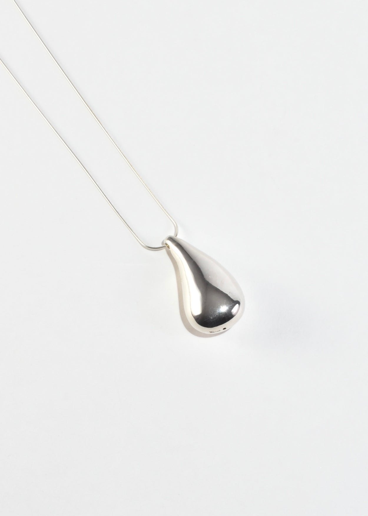 Curve Teardrop Pendant Necklace
