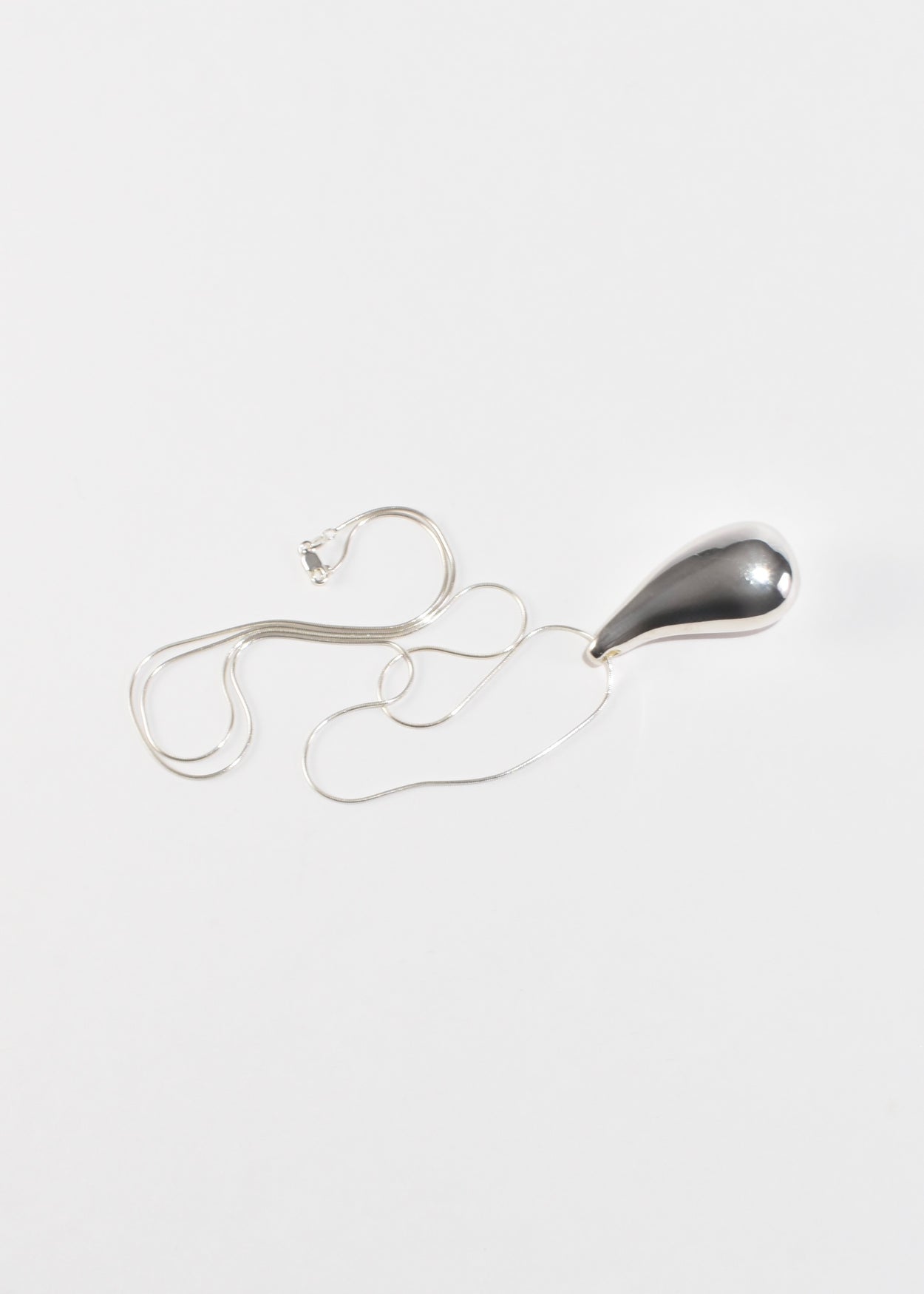 Curve Teardrop Pendant Necklace