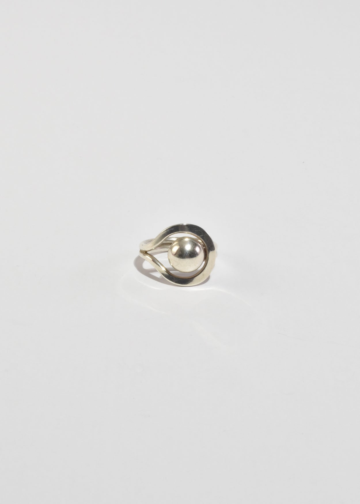 Sphere Loop Ring