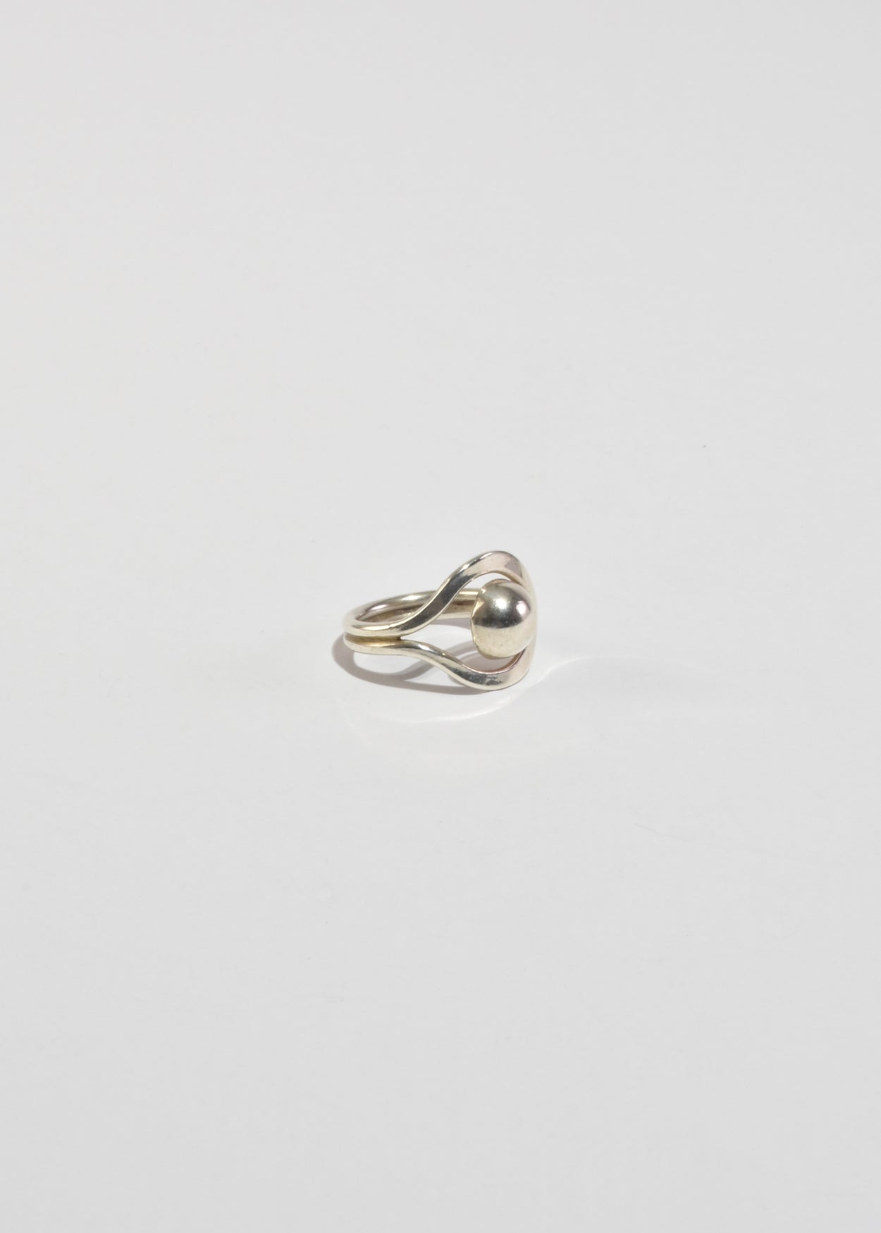 Sphere Loop Ring