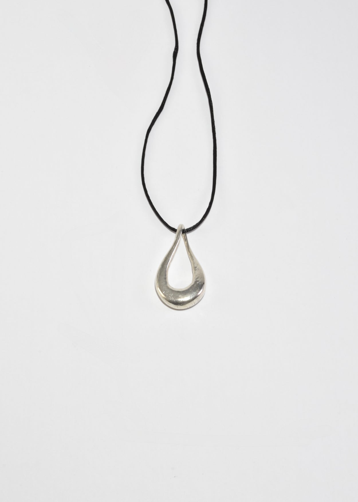 Loop Pendant Necklace