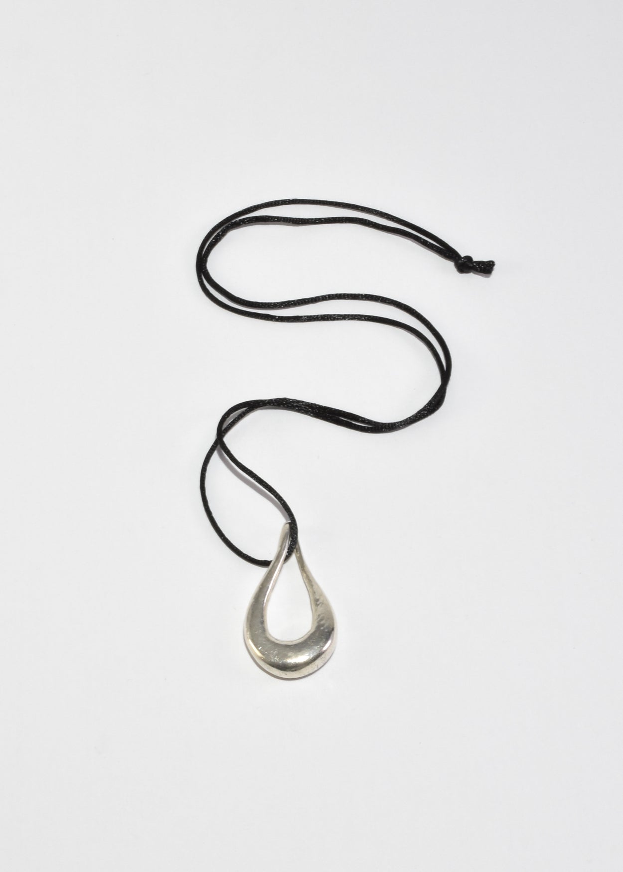 Loop Pendant Necklace