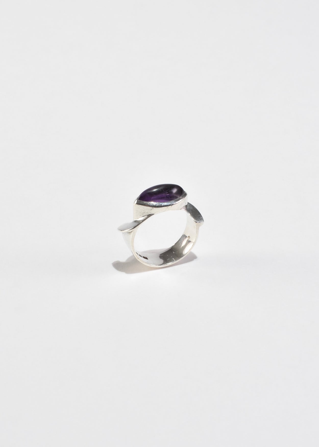 Curve Amethyst Ring