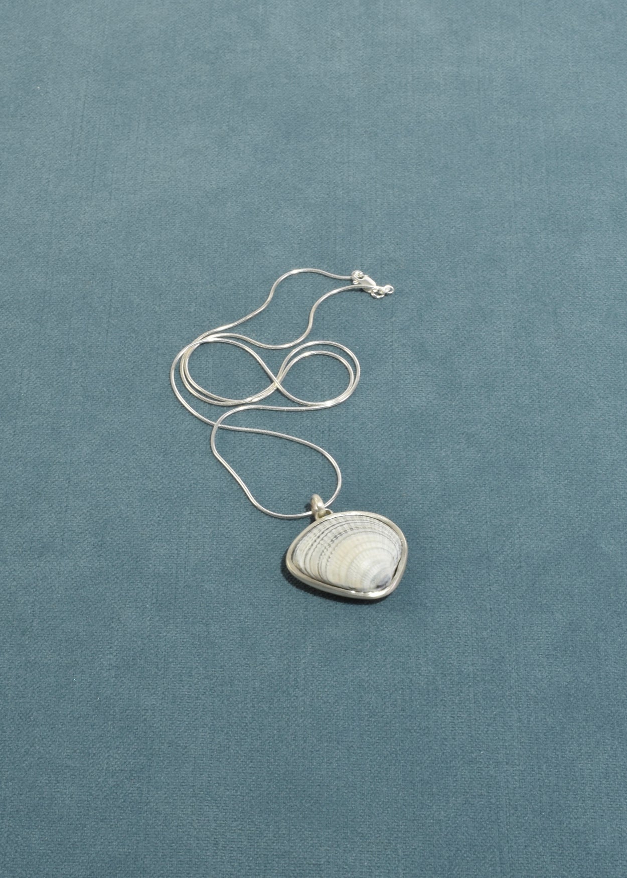Shell Pendant Necklace