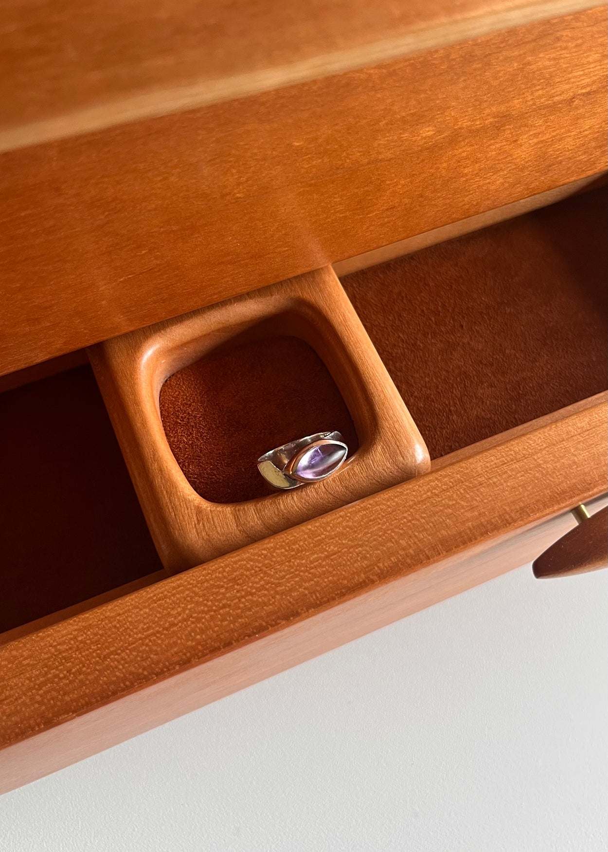 Curve Amethyst Ring